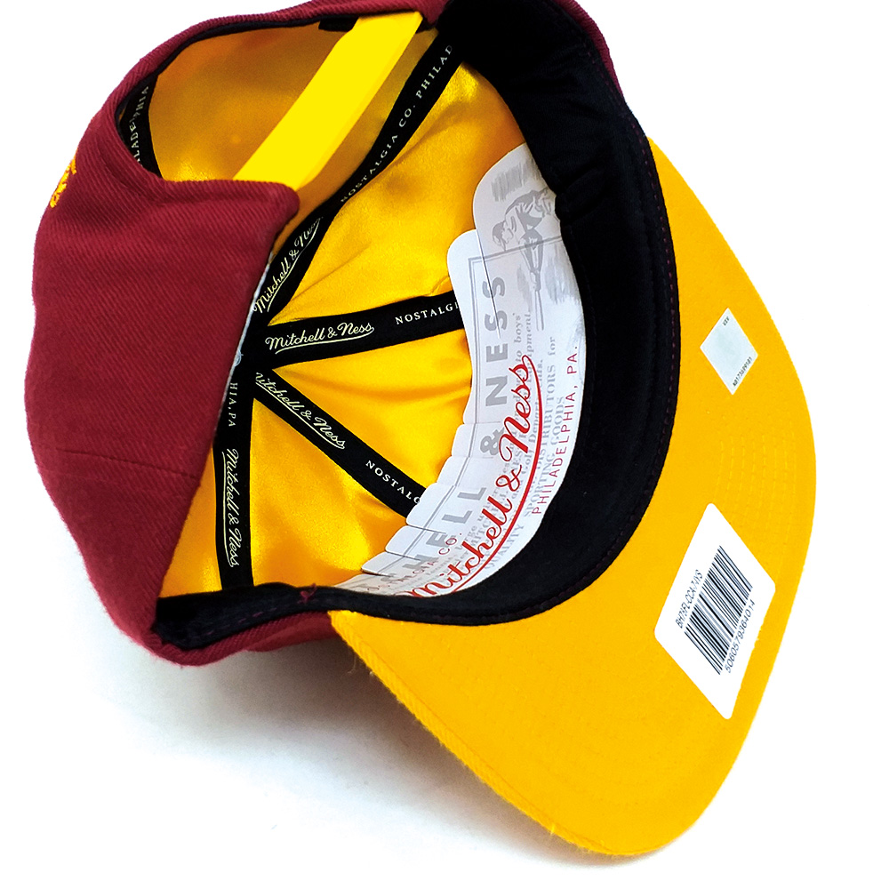 Mitchell - Ness - Cleveland Cavaliers Snapback Cap - weinrot-gelb – Bild 3