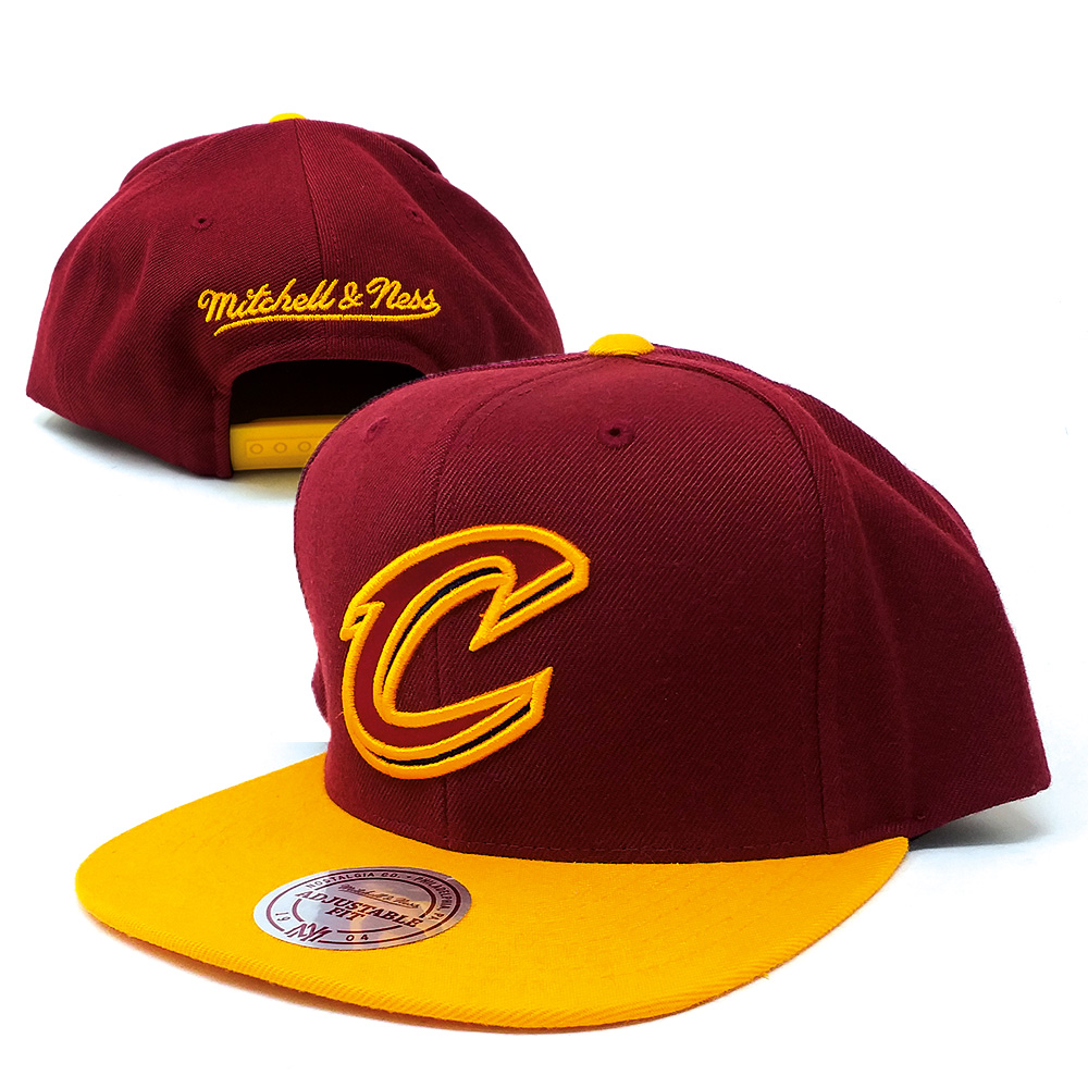 Mitchell - Ness - Cleveland Cavaliers Snapback Cap - weinrot-gelb