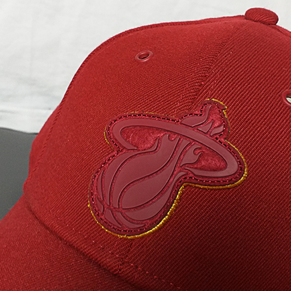 Mitchell - Ness - Miami Heat Curved Snapback Cap - weinrot – Bild 2